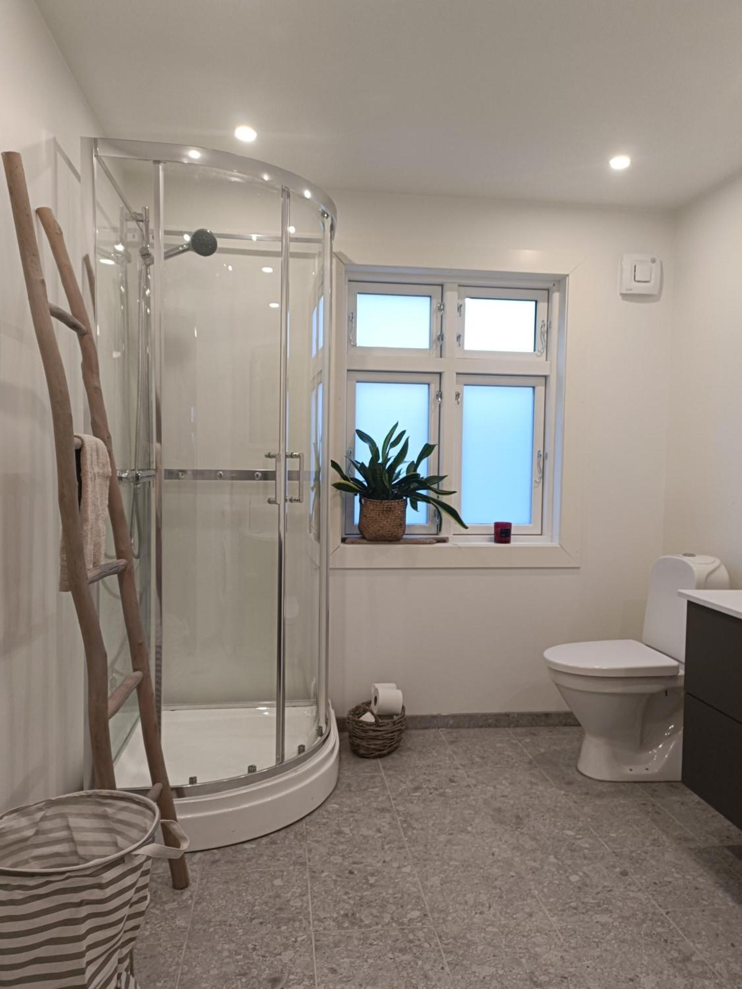 Charming House In Ulsteinvik With Free Parking Villa Exterior photo